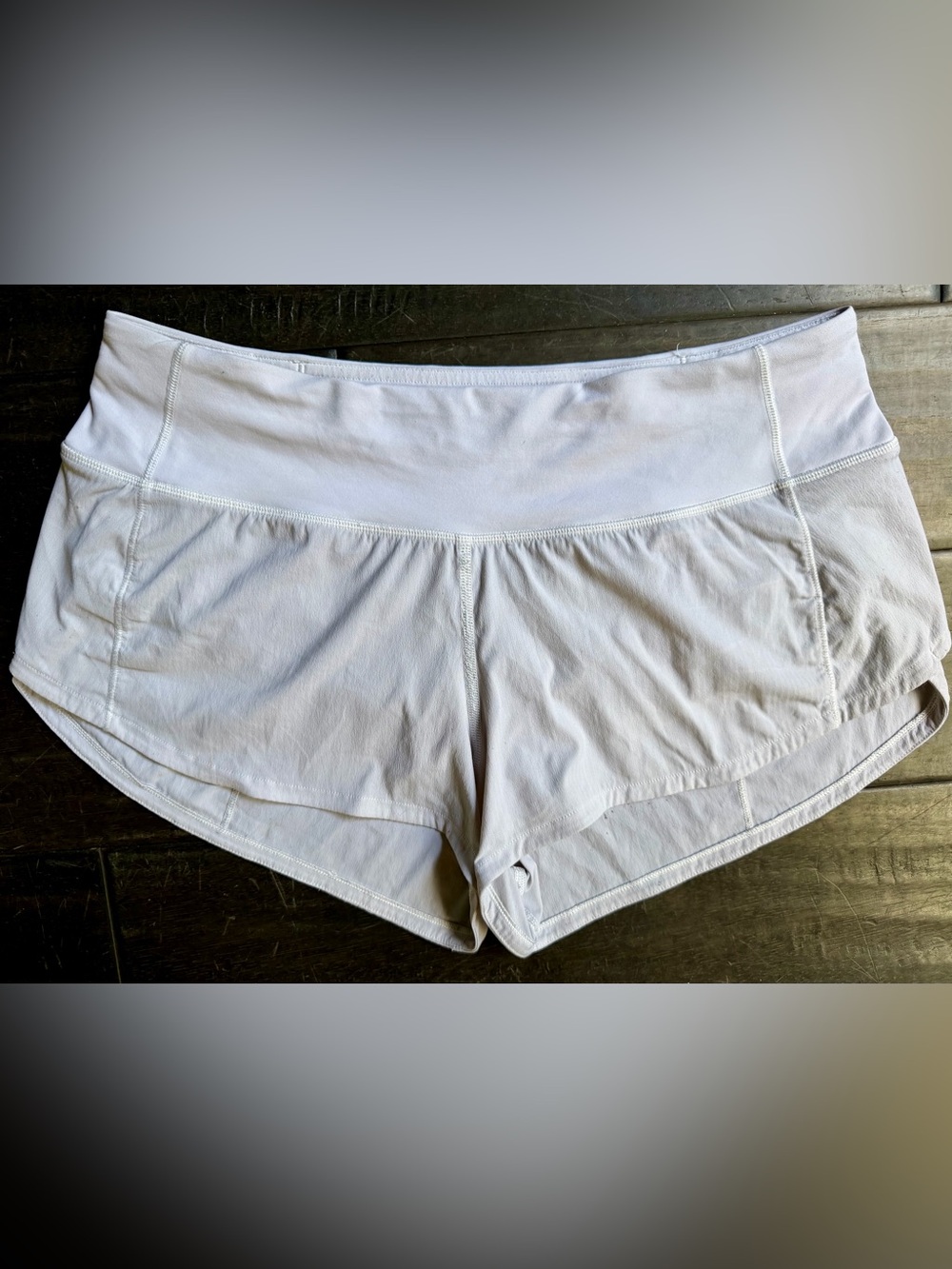 Lululemon Speed Up Low-Rise Lined White Shorts 2.5 Size 4 LW7ATFR